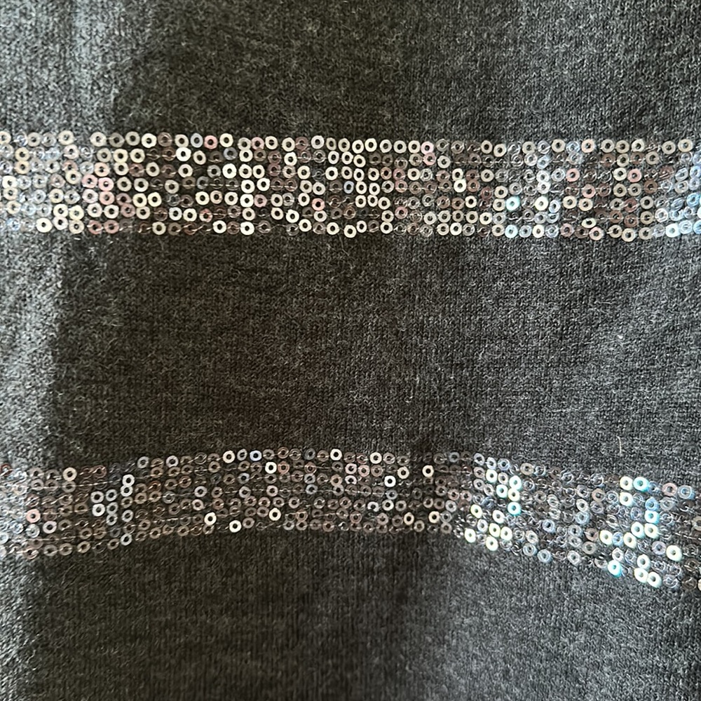 New York and Company Sweater - Picture 4 of 5